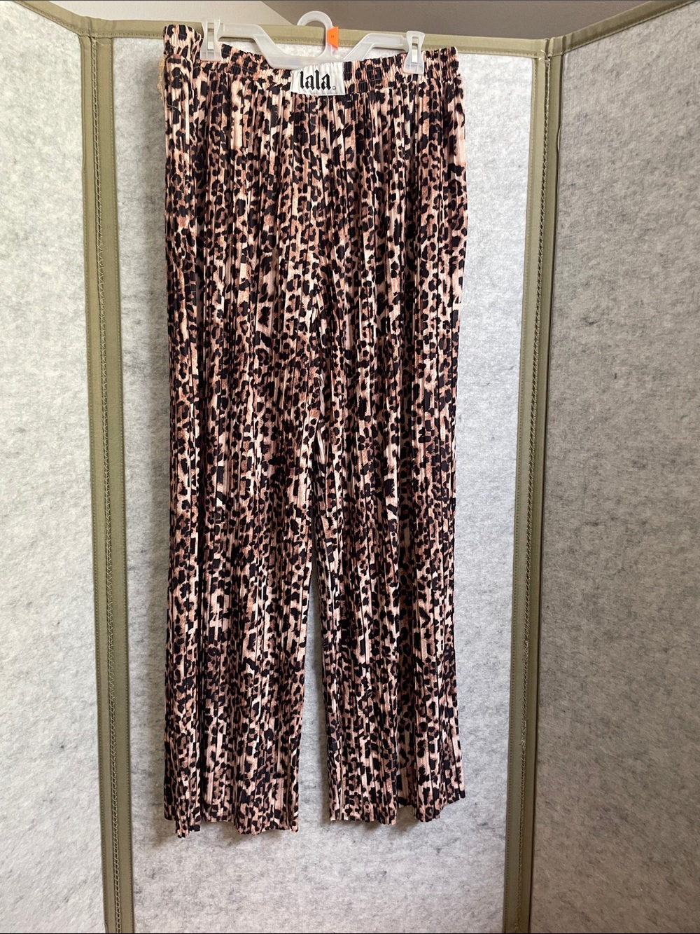 lola Pink and Black Leopard Pleated Wide-Leg Pants NWOT